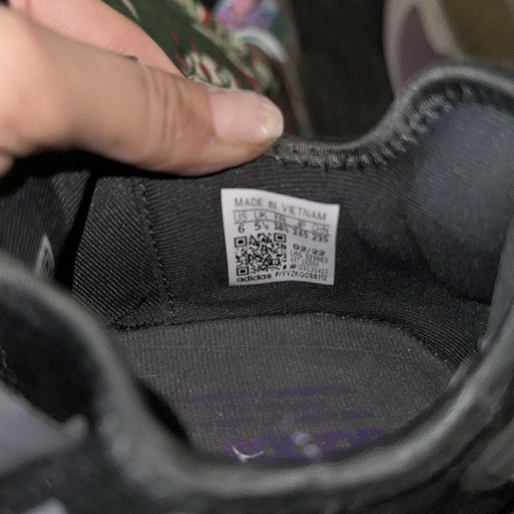 Adidas shoes - Picture 3 of 3